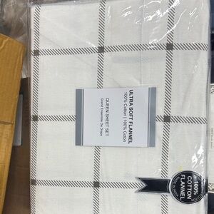 Ultra Soft Flannel Queen Sheet Set - White and Gray squares